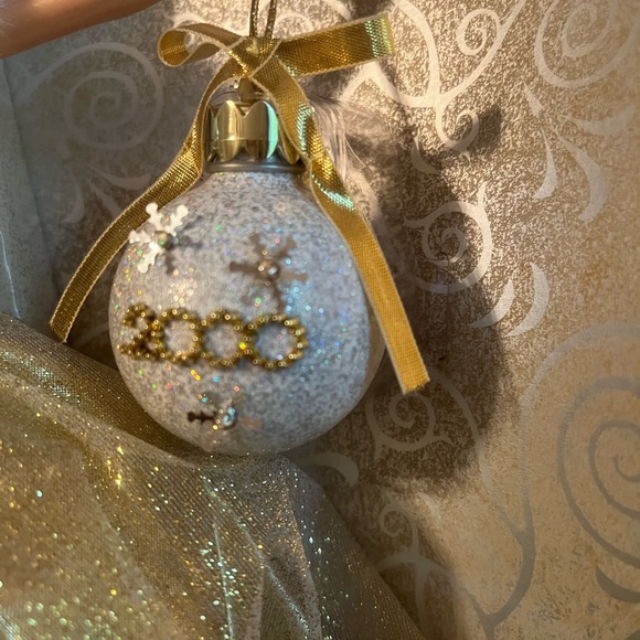 New no tags. Special 2000 Edition  Barbie Doll - Picture 6 of 10